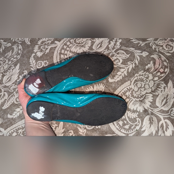 TORY BURCH Teal Turquoise Patent Leather Reva Flat Scrunch Back SZ 7.5 - Picture 4 of 7